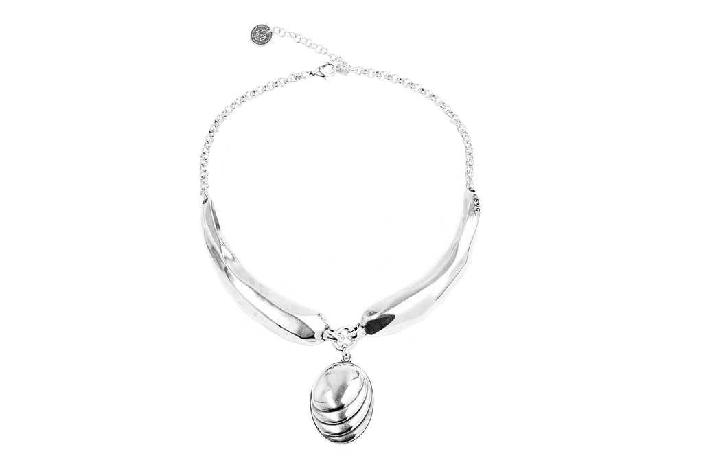 Collar corto con baño de plata