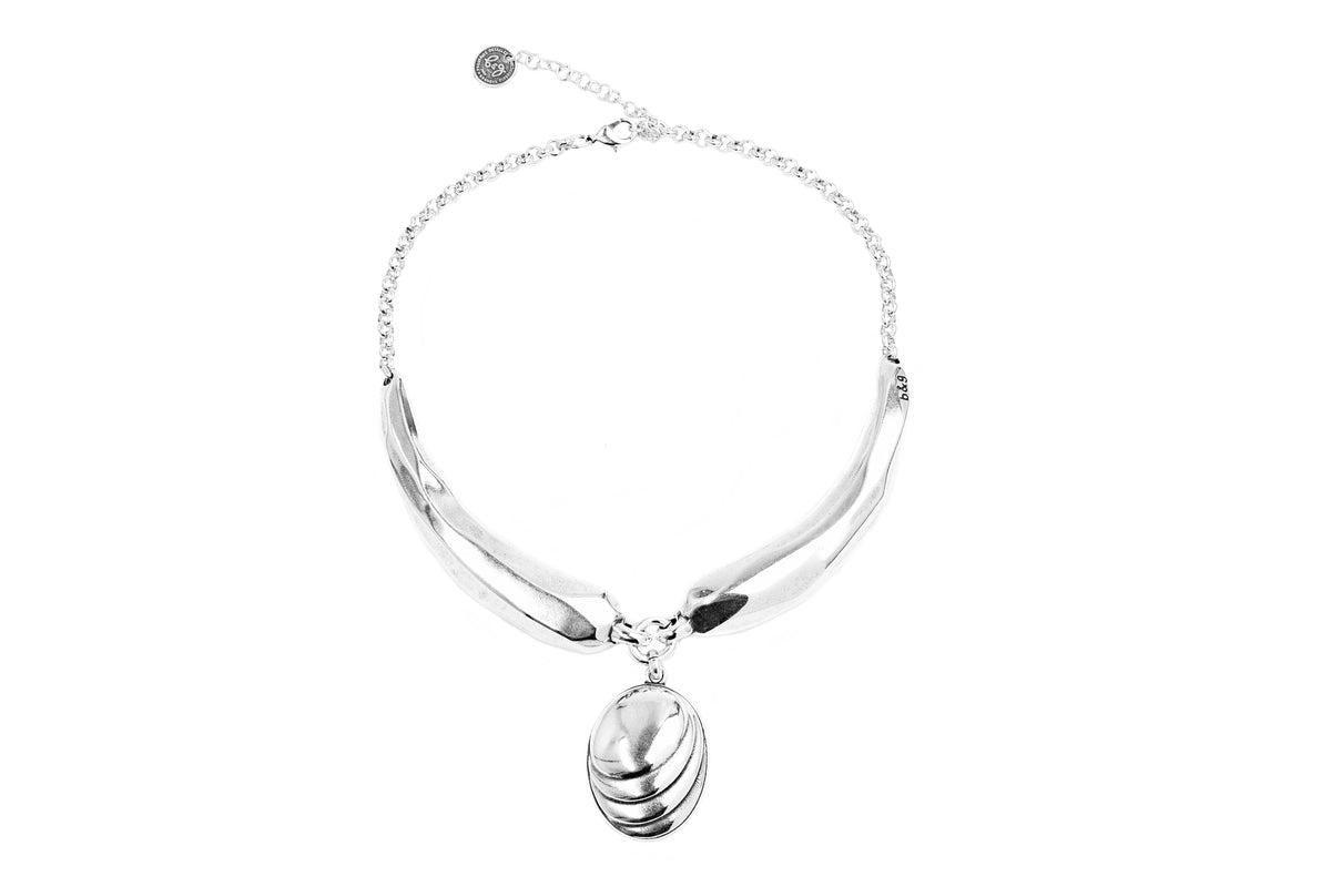 Collar corto con baño de plata
