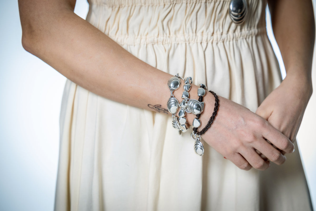 Pulsera con baño de plata y cuero