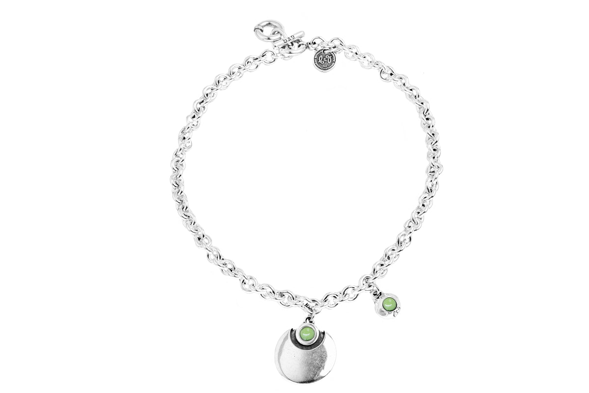 Collar con baño de plata y resina