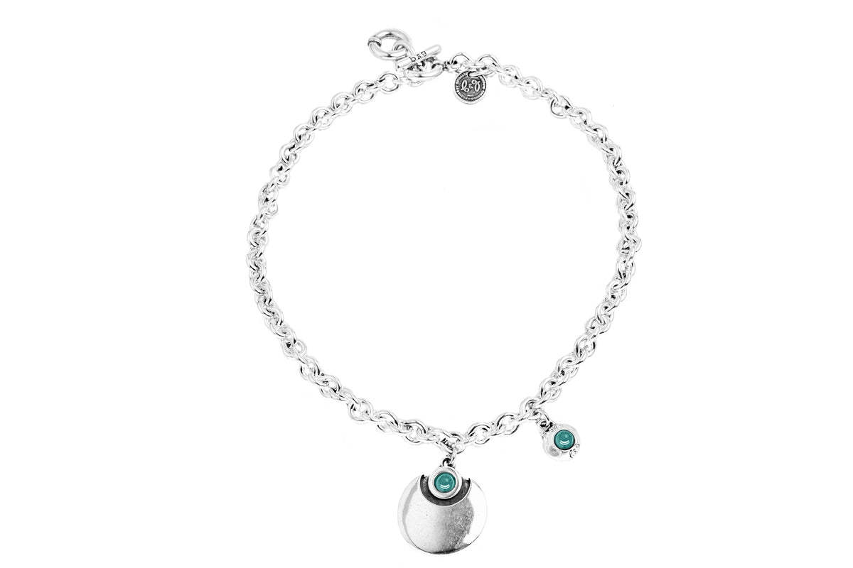 Collar con baño de plata y resina