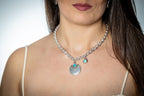 Collar con baño de plata y resina