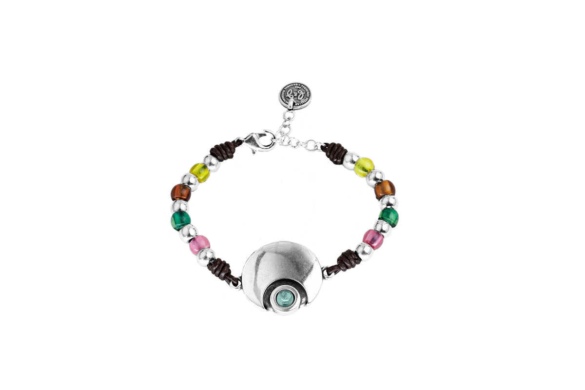 Pulsera con baño de plata, cuero y resina