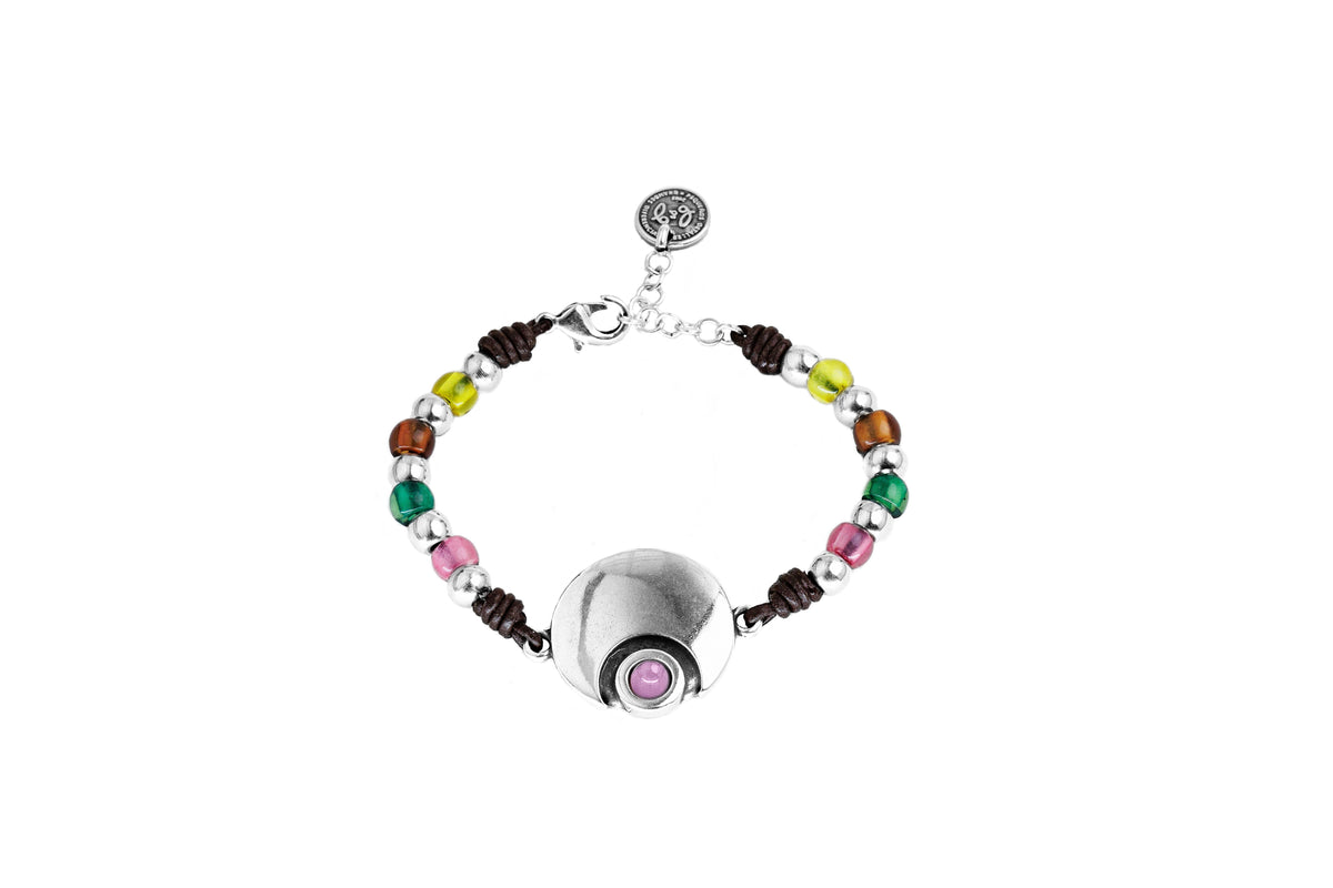 Pulsera con baño de plata, cuero y resina