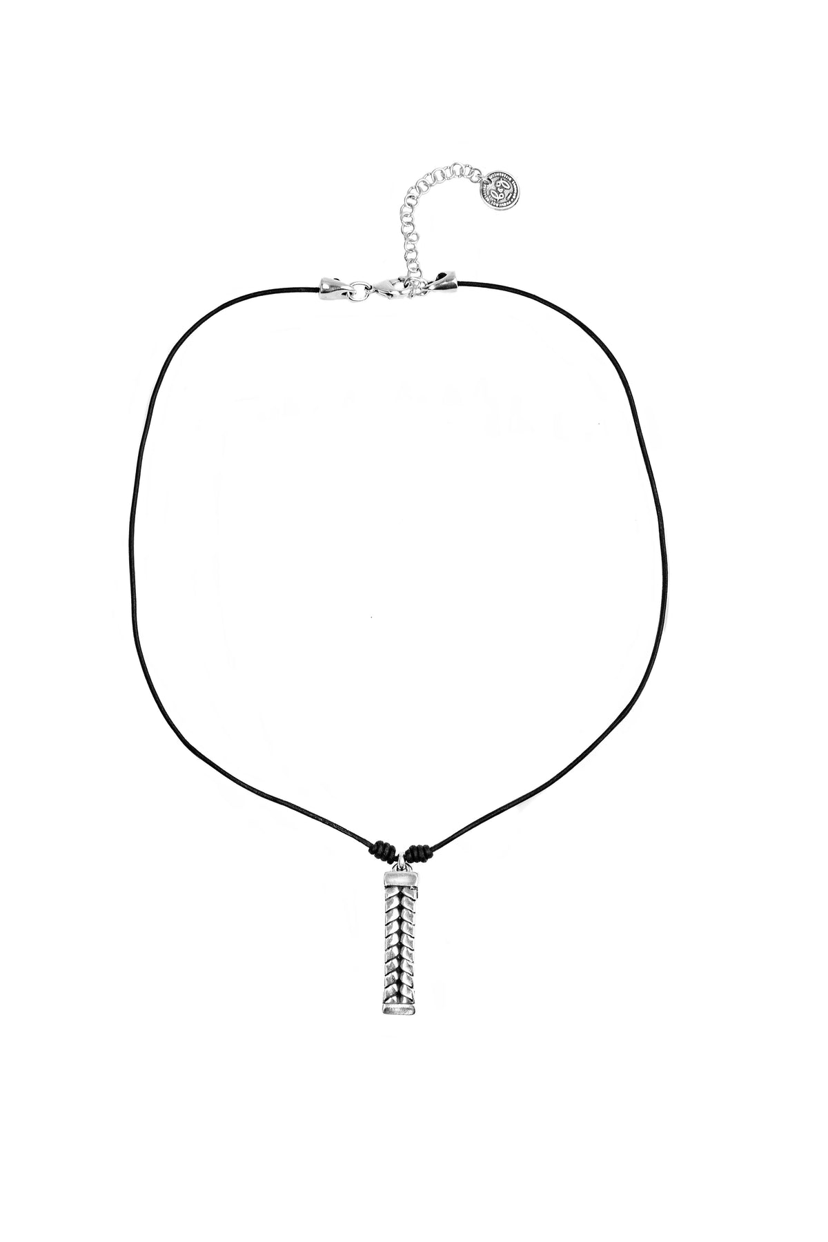 Collar con baño de plata y cuero