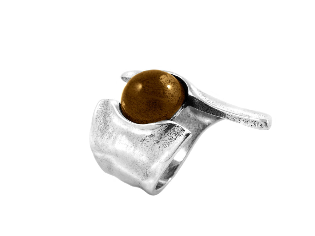 Anillo con baño de plata y resina
