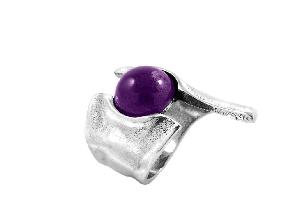 Anillo con baño de plata y resina