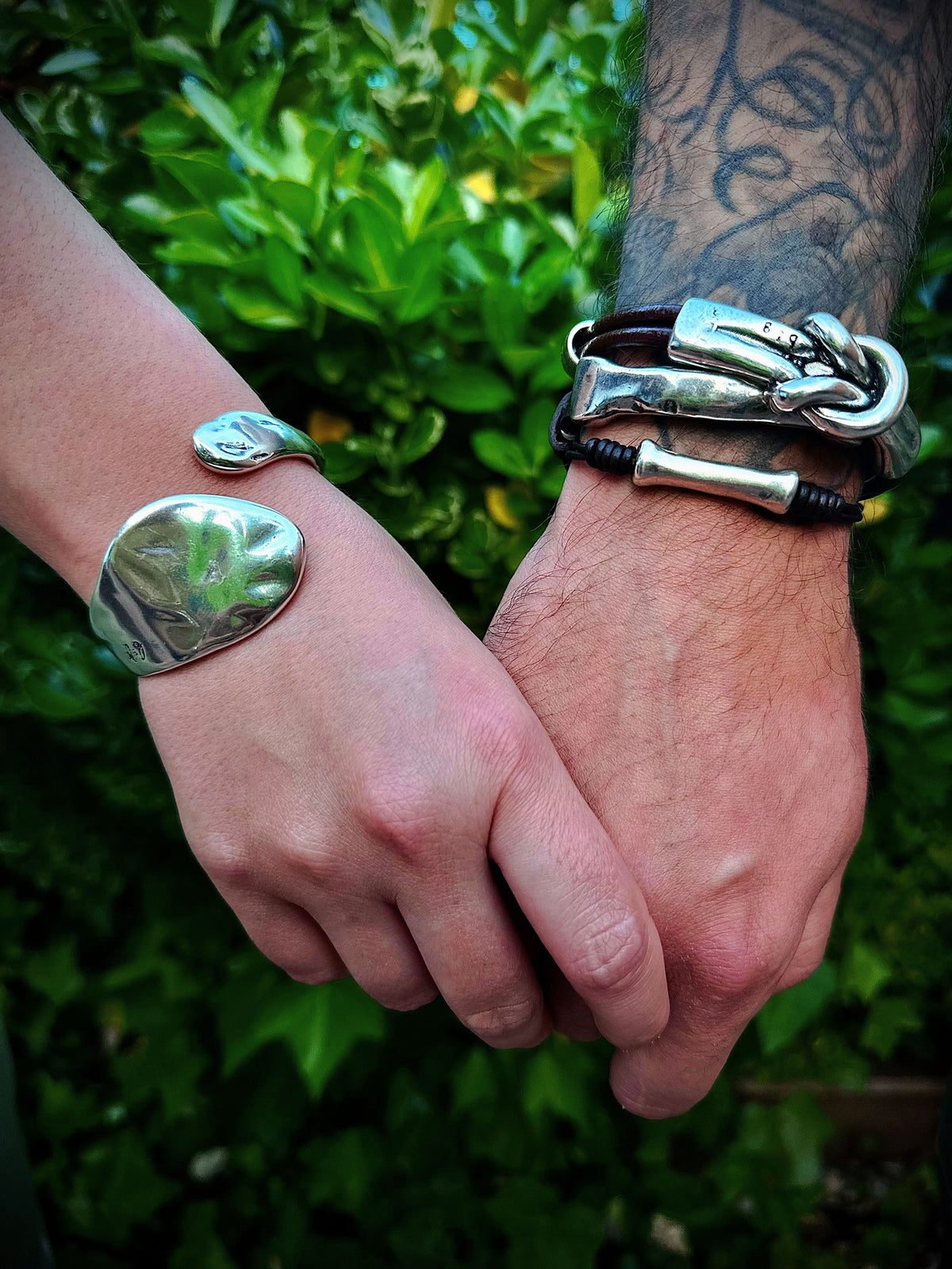 Pulsera con baño de plata y cuero