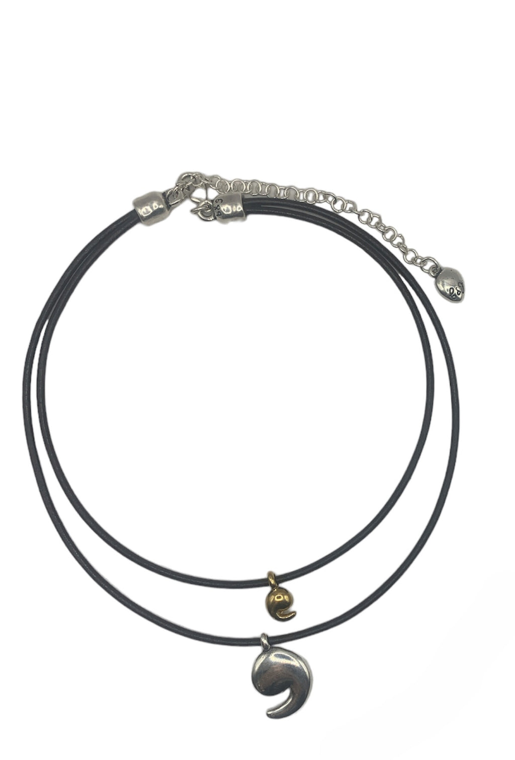 Collar con baño de plata y cuero