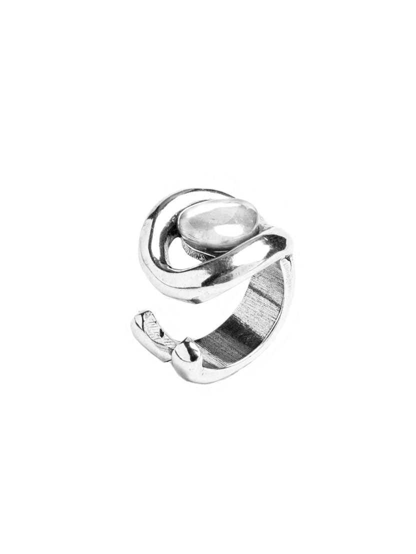 Anillo con baño de plata y resina