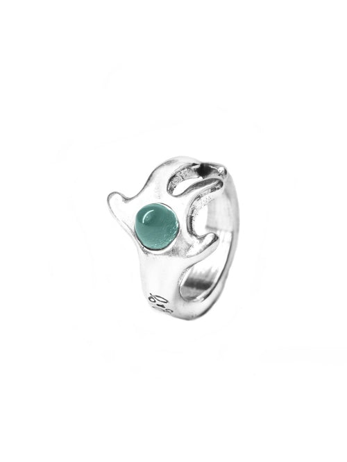 Anillo con baño de plata y resina