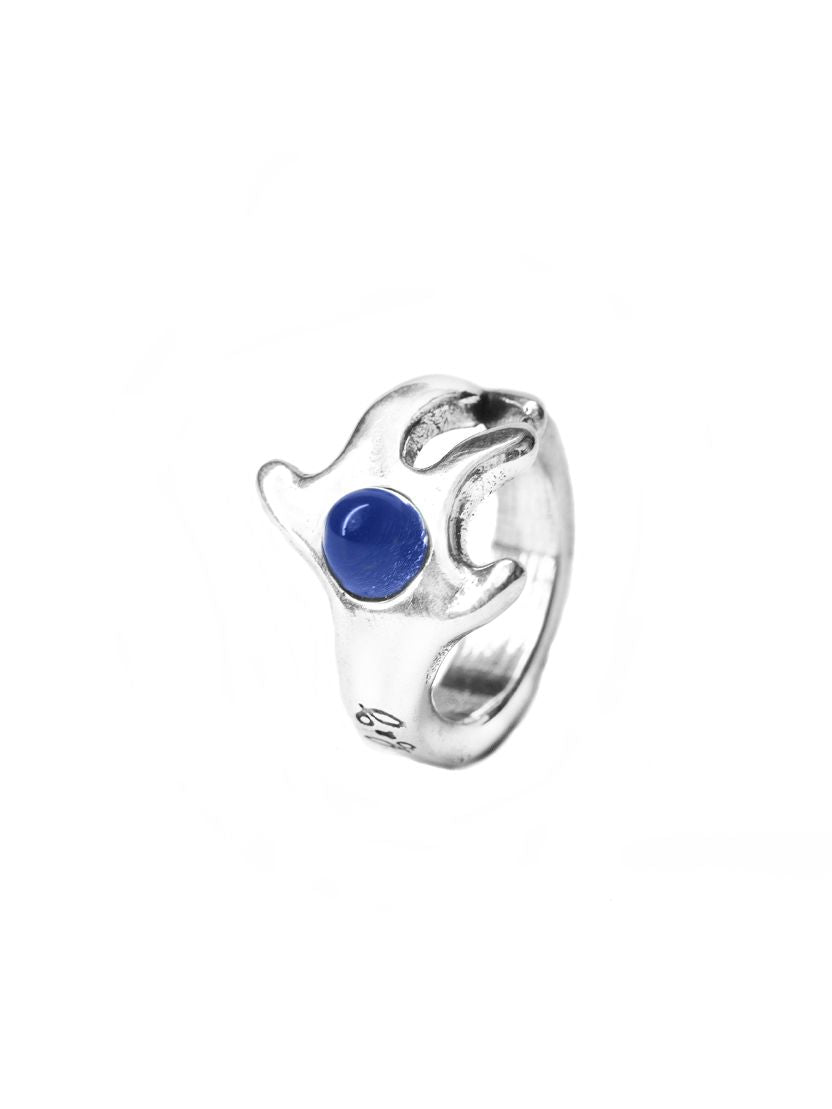 Anillo con baño de plata y resina