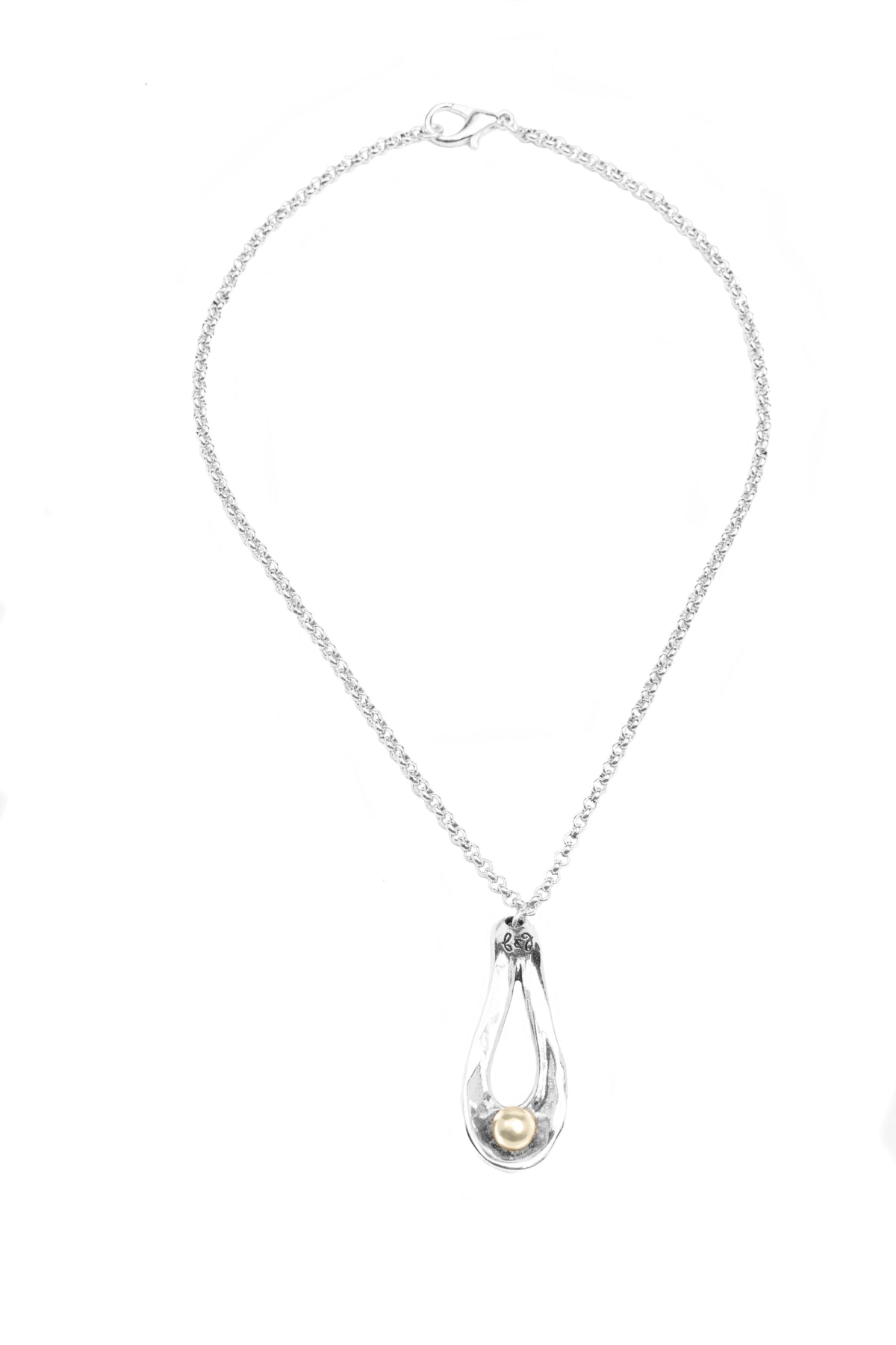 Collar corto con baño de plata y perla de cristal