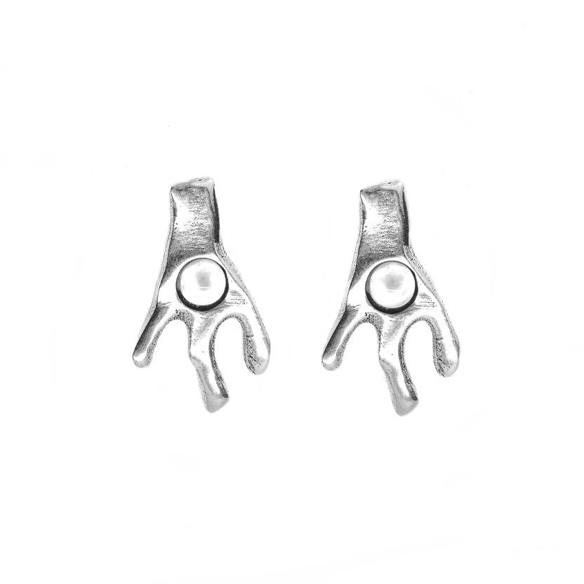 Pendientes studs bañado en plata y resina