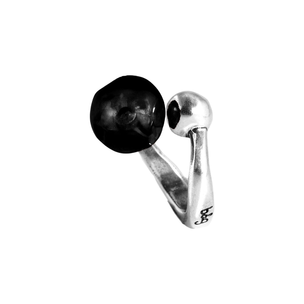 Anillo con baño de plata y resina