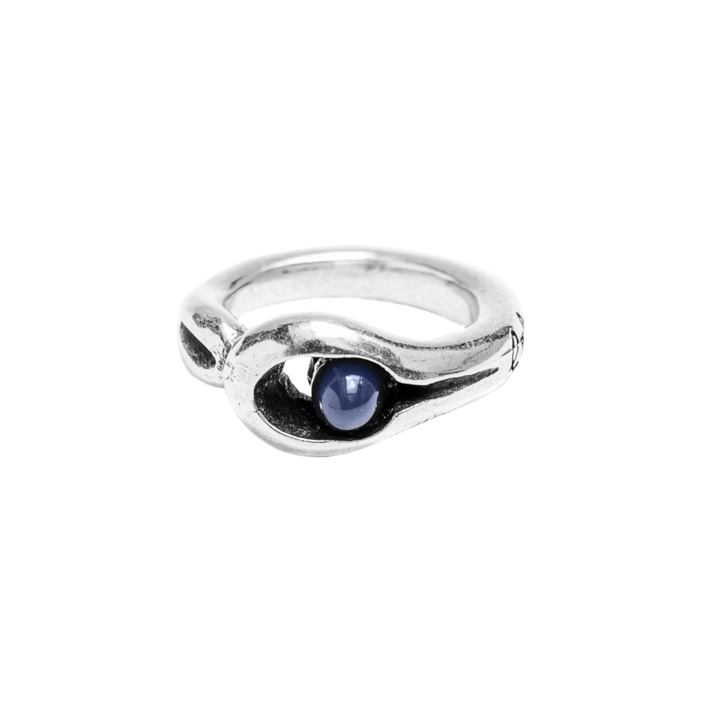Anillo con baño de plata y resina