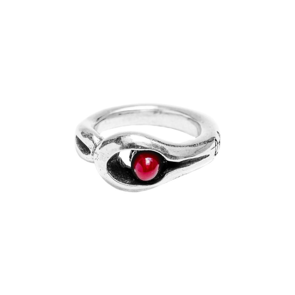 Anillo con baño de plata y resina