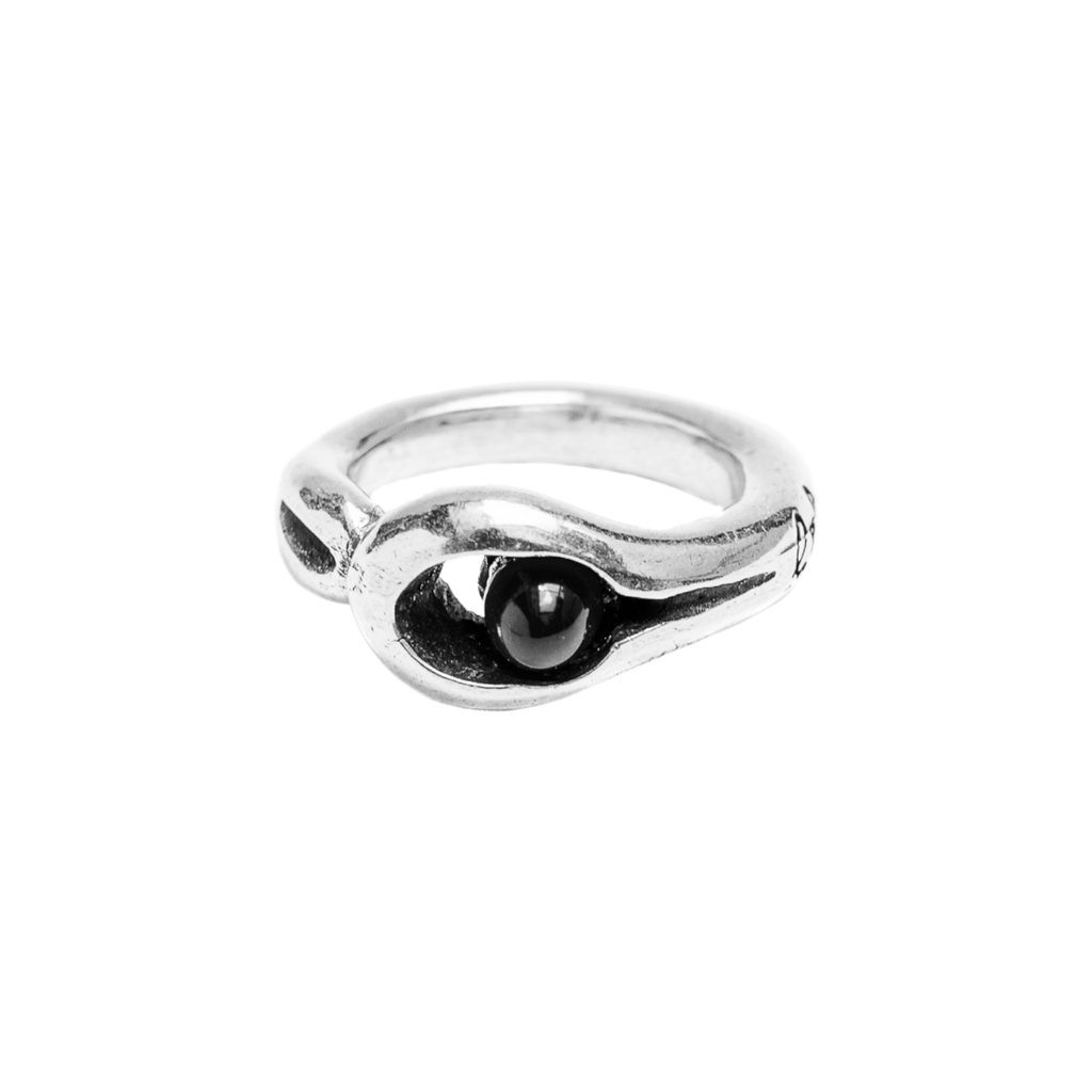 Anillo con baño de plata y resina