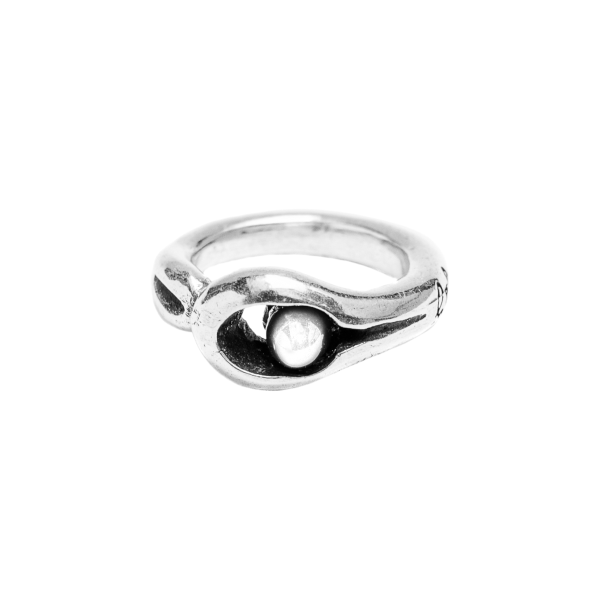 Anillo con baño de plata y resina