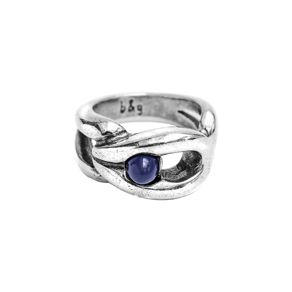 Anillo con baño de plata y resina
