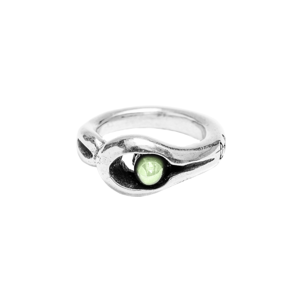 Anillo con baño de plata y resina