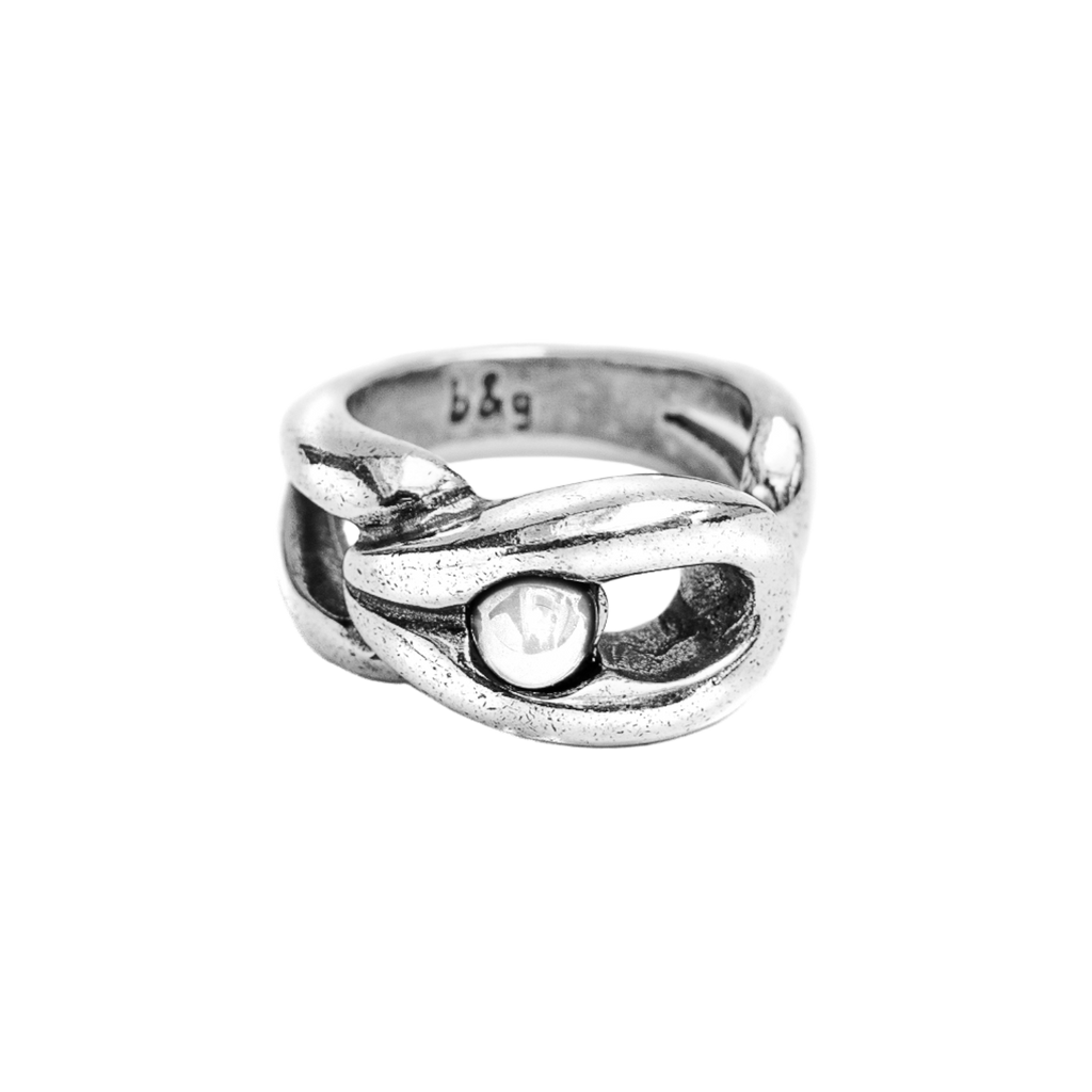 Anillo con baño de plata y resina