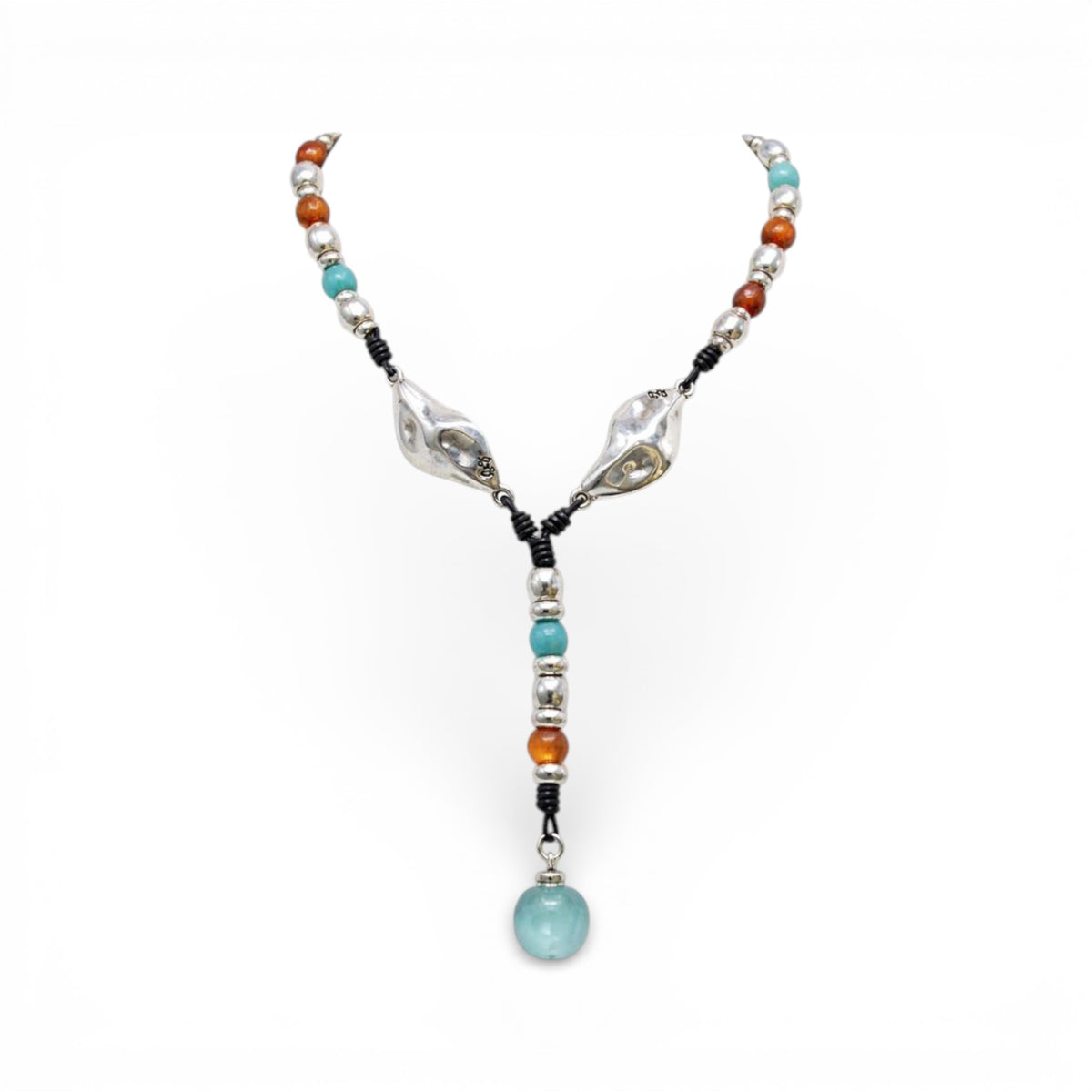 Collar corbatero