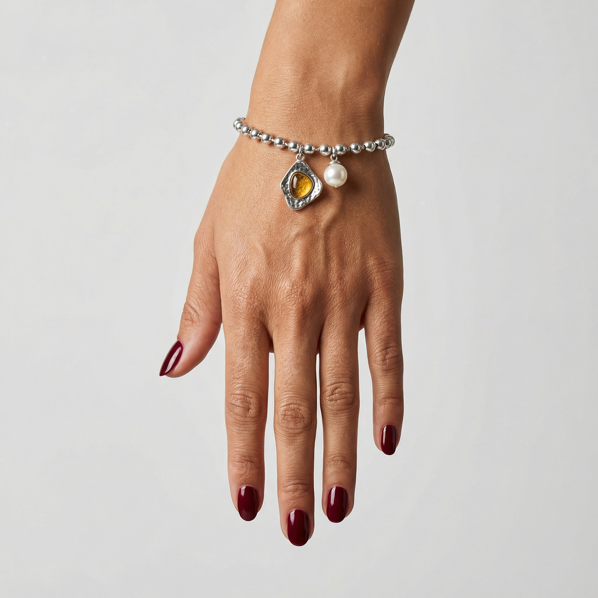 Pulsera Alma bolitas y charms