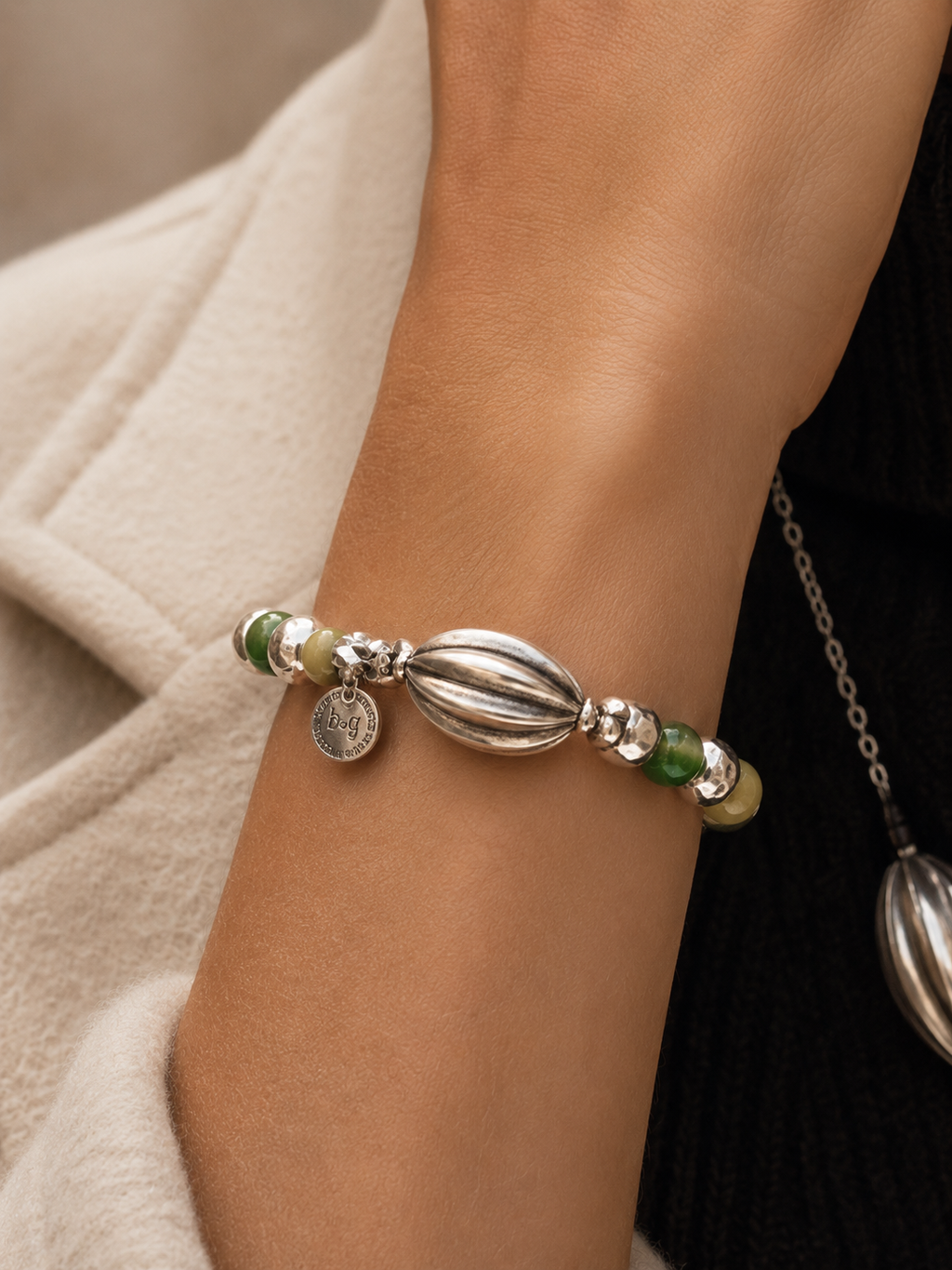 Pulsera Oliva elastica y resina